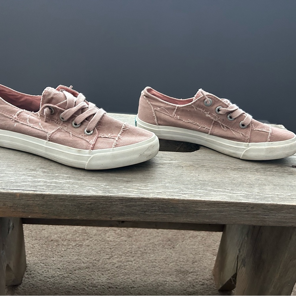 Blowfish Sneakers - EUC - Size 8.5.